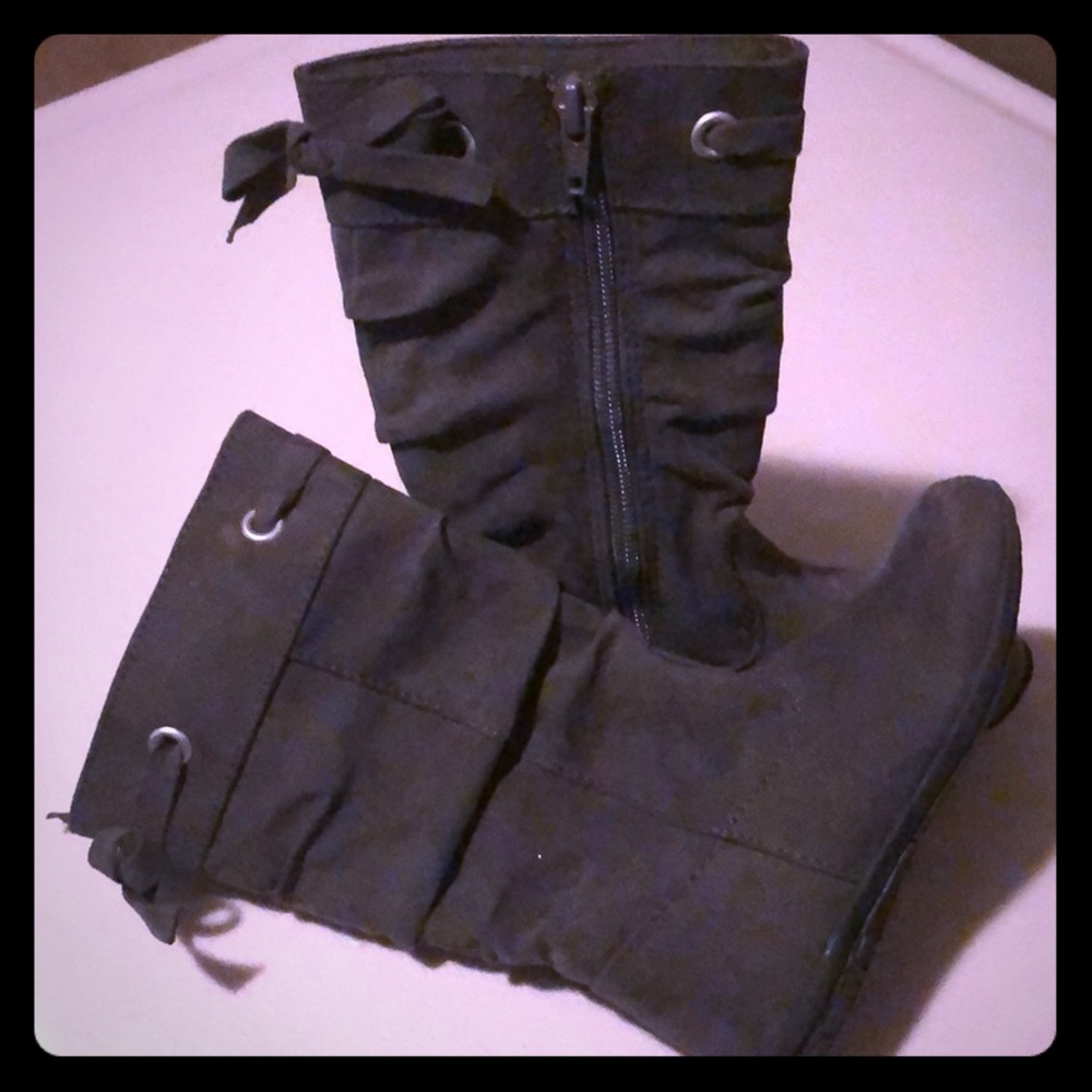 Grey slouchy boots